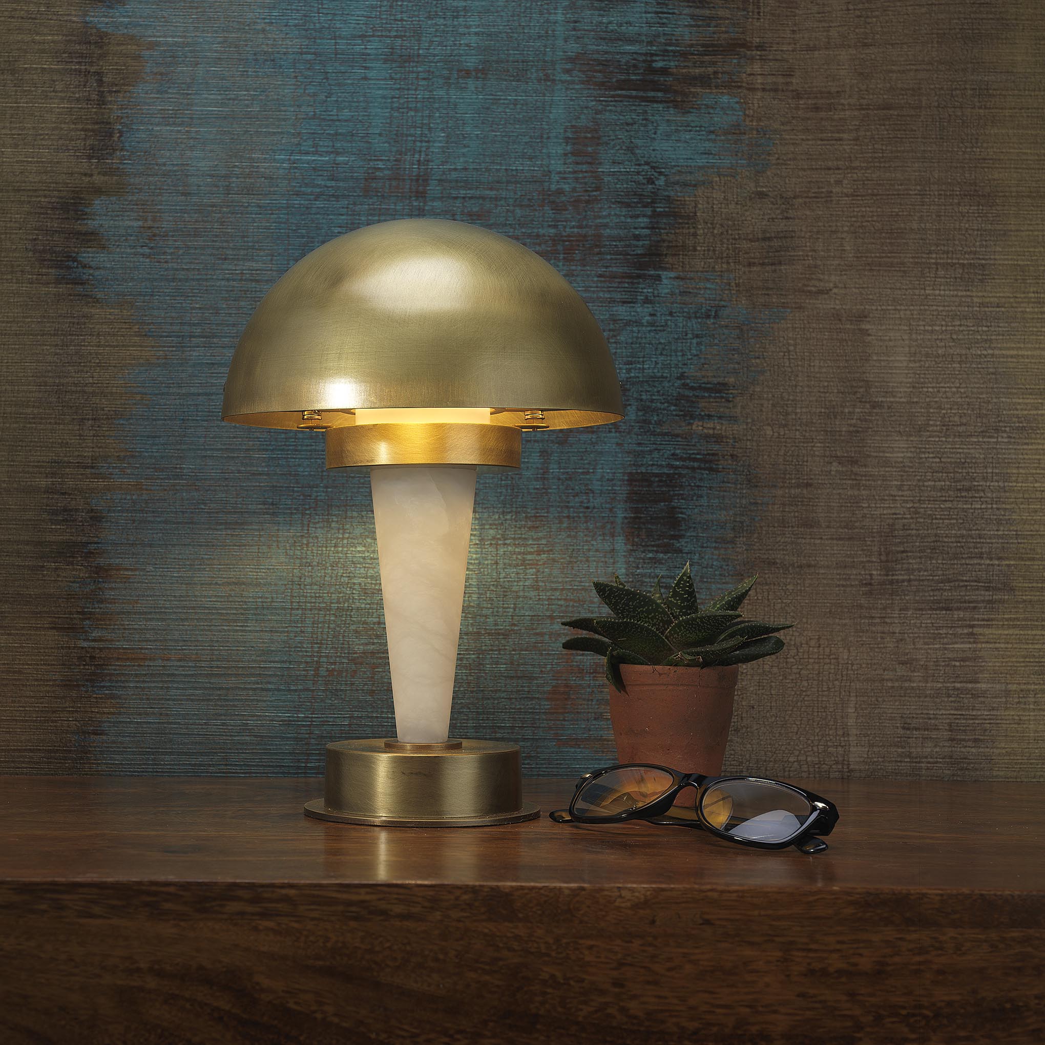 The Ebury is the ultimate in luxury rechargeable lighting. This beautiful table lamp is perfect for all hospitality settings, and features brass and alabaster materials with a solid domed shade.
